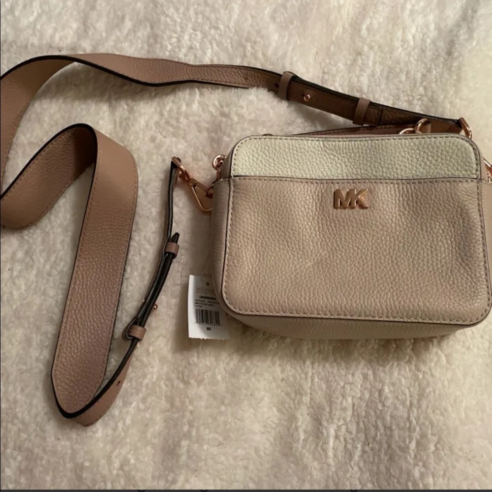 Michael Kors- crossbody purse